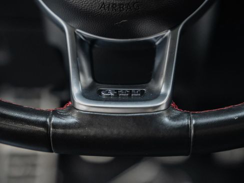 Used 2020 Volkswagen GTI SE image 38