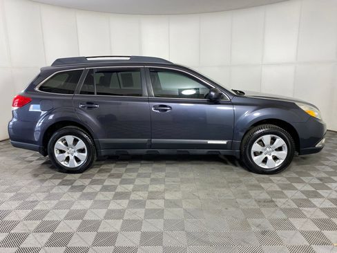 Used 2011 Subaru Outback 2.5i Limited image 8