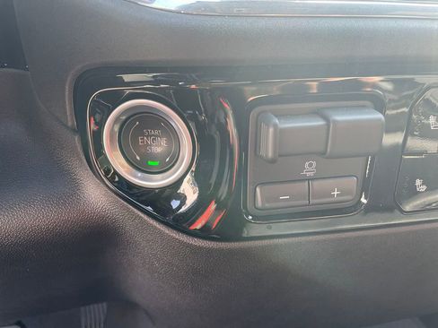 Used 2025 GMC Sierra 2500 SLE w/ Preferred Package image 36