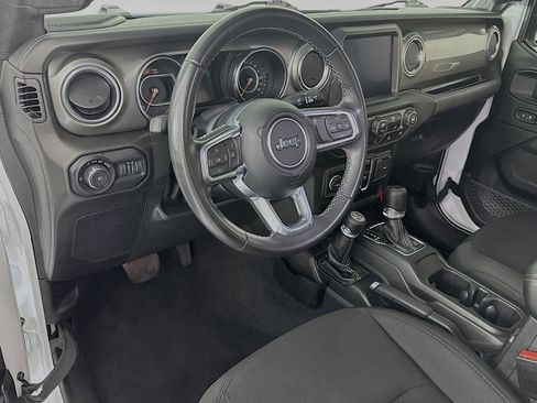 Used 2022 Jeep Wrangler Unlimited Sahara image 9