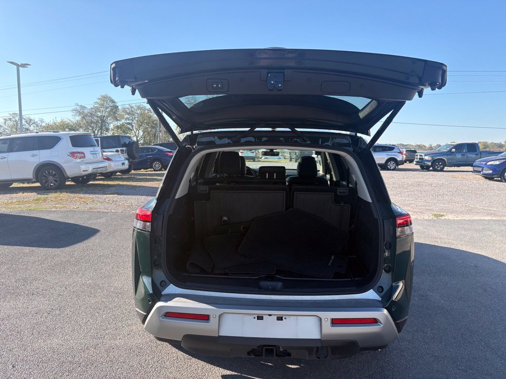 Used 2025 Nissan Pathfinder Platinum w/ Cargo Package FWD image 9