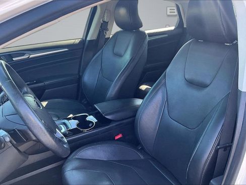 Used 2016 Ford Fusion Titanium FWD image 19