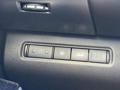 Used 2023 Nissan Pathfinder SL AWD/4WD image 28