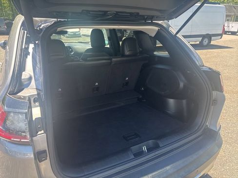 Used 2019 Jeep Cherokee Limited AWD/4WD image 19