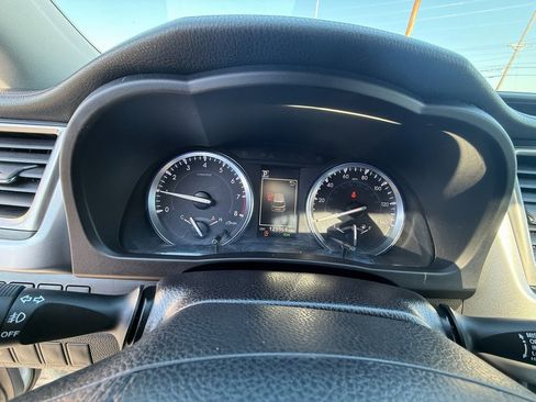 Used 2017 Toyota Highlander SE image 14