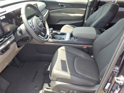New 2026 Kia Carnival EX FWD image 10