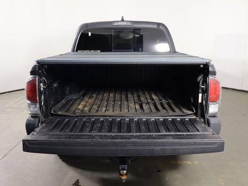 Used 2020 Toyota Tacoma TRD Sport AWD/4WD image 17