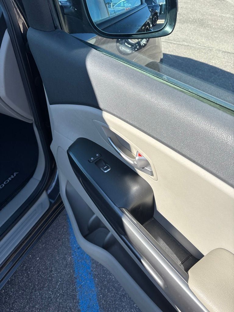 Used 2021 Kia Sedona EX FWD image 20