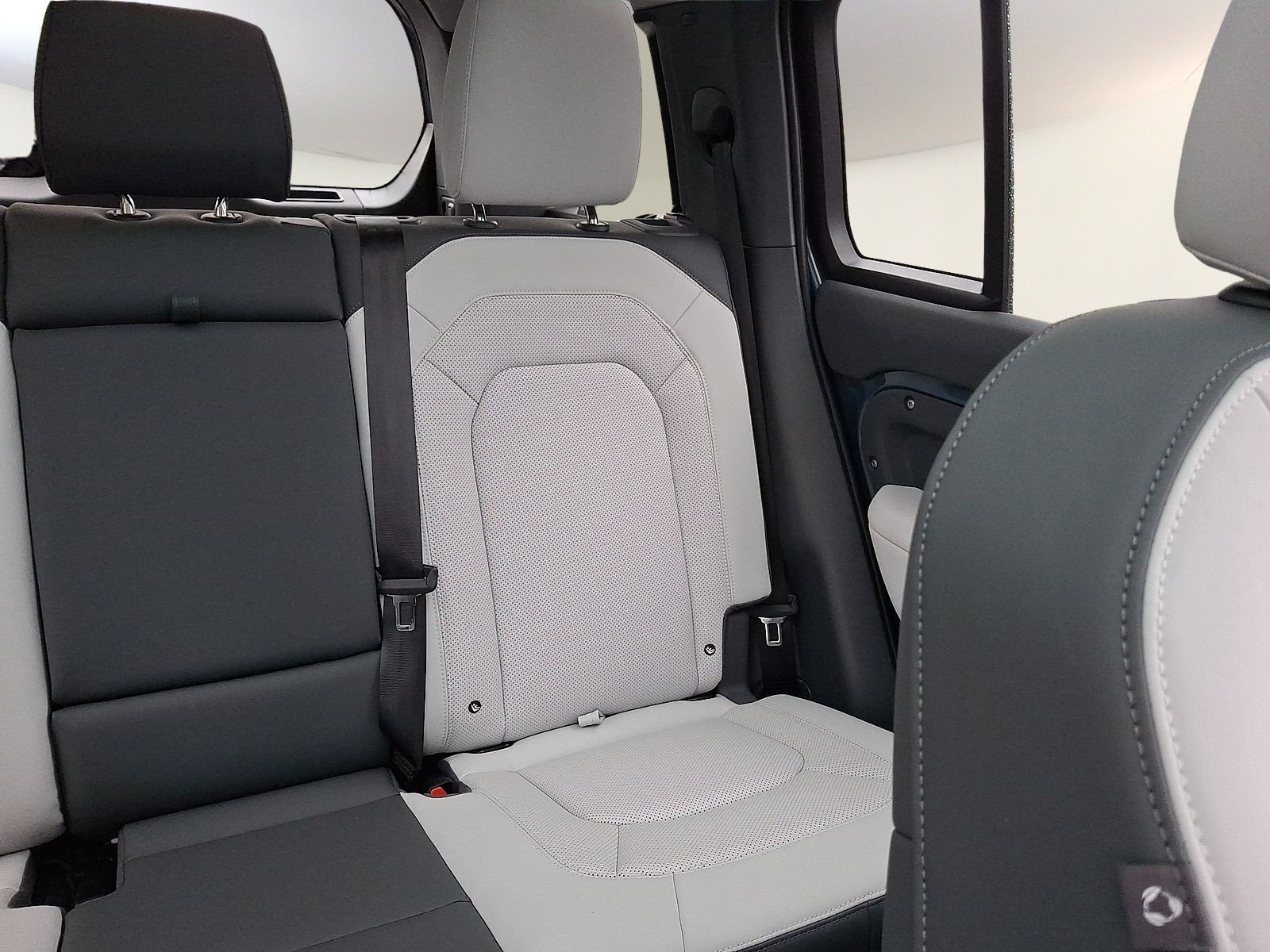 Certified 2026 Land Rover Defender 110 S AWD/4WD image 7