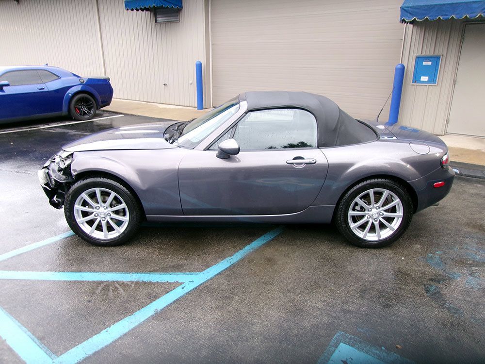 Used 2006 MAZDA MX-5 Miata Sport RWD image 3