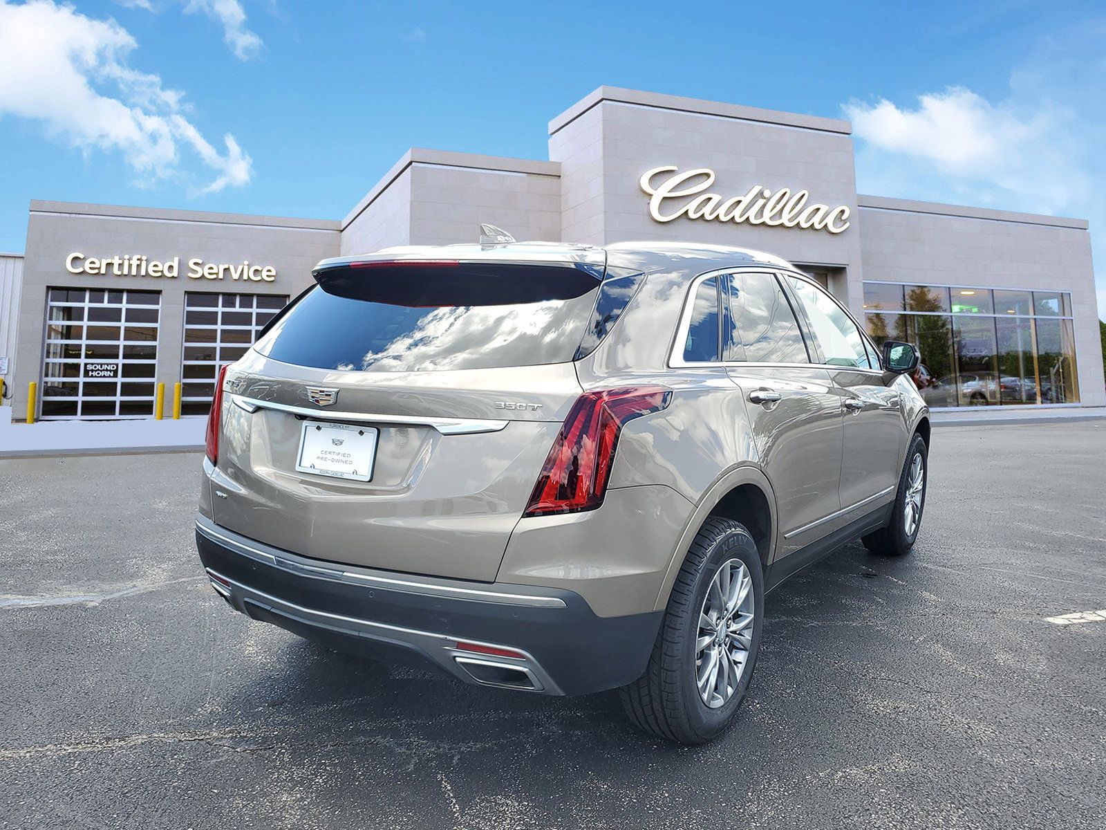 Certified 2023 Cadillac XT5 Premium Luxury AWD/4WD image 3
