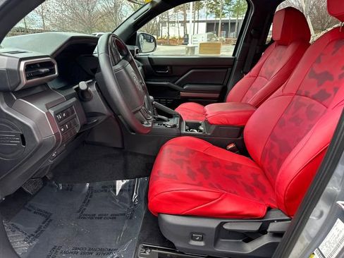 Used 2025 Toyota Tacoma SR5 AWD/4WD image 29