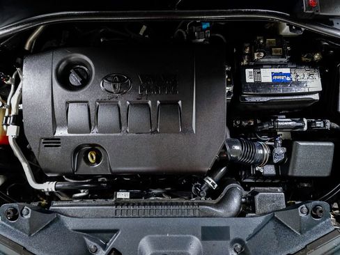 Used 2018 Toyota C-HR XLE image 12