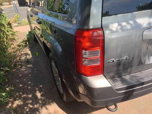Used 2014 Jeep Patriot Latitude w/ Sun/Sound Group AWD/4WD image 5