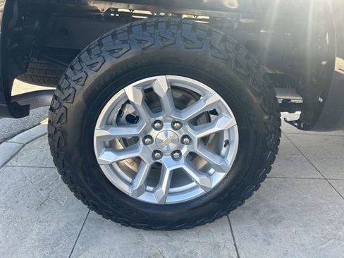 Used 2022 Chevrolet Silverado 1500 LT image 36