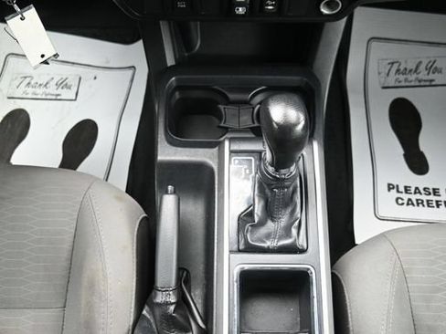 Used 2019 Toyota Tacoma SR5 AWD/4WD image 21