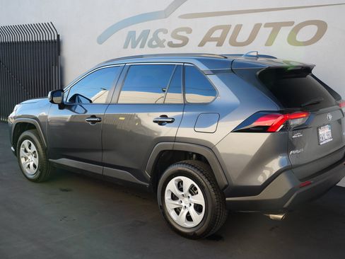 Used 2021 Toyota RAV4 LE image 6