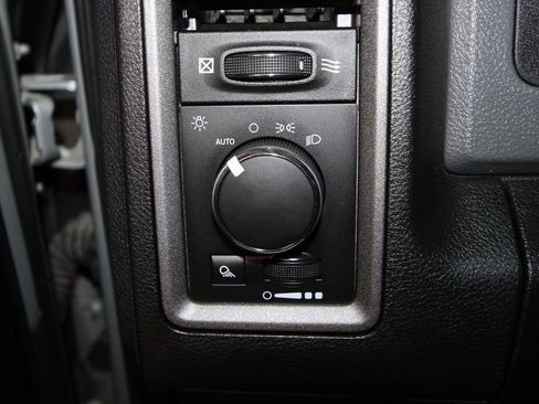 Used 2017 RAM 3500 Tradesman w/ Chrome Appearance Group image 9