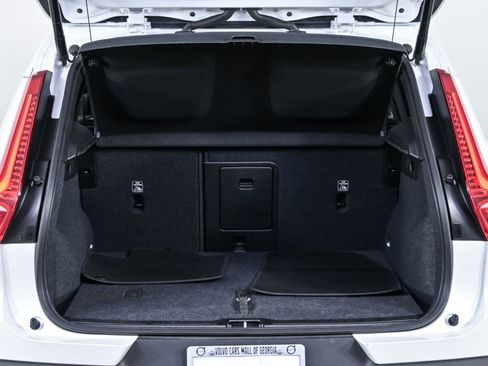 Certified 2025 Volvo XC40 B5 Plus image 29