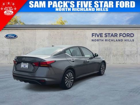 Used 2024 Nissan Altima 2.5 SV image 9