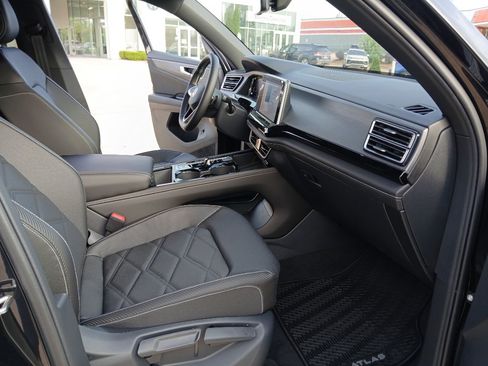 New 2026 Volkswagen Atlas Cross Sport SE FWD image 24