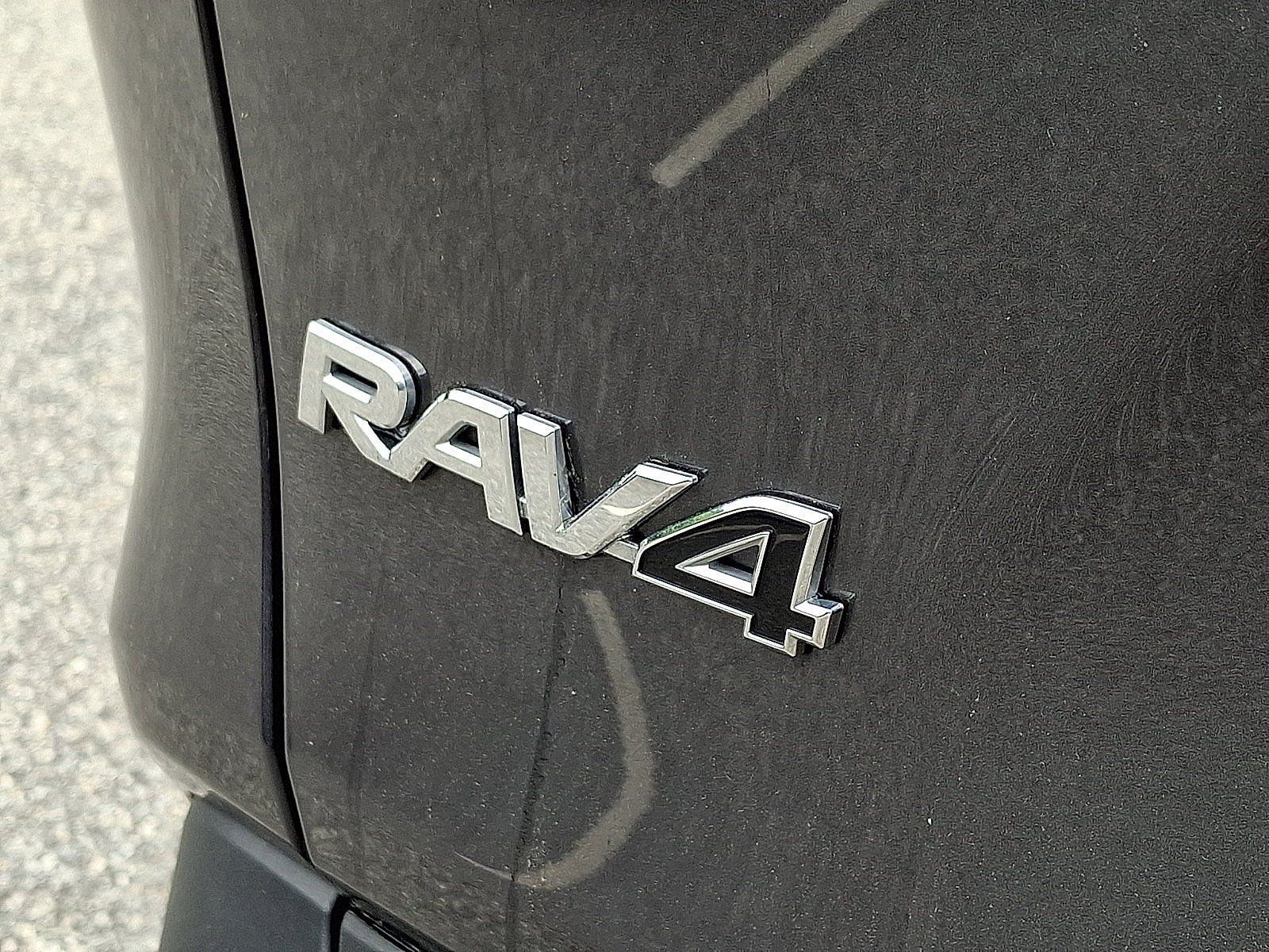 Used 2025 Toyota RAV4 XLE AWD/4WD image 30