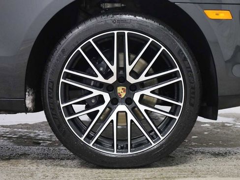 Certified 2026 Porsche Macan image 12