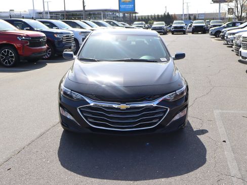 Used 2025 Chevrolet Malibu LT FWD image 3