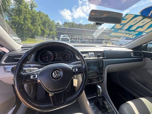 Used 2017 Volkswagen Passat 1.8T R-Line FWD image 13