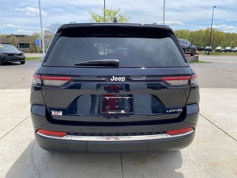 Used 2023 Jeep Grand Cherokee Limited AWD/4WD image 4