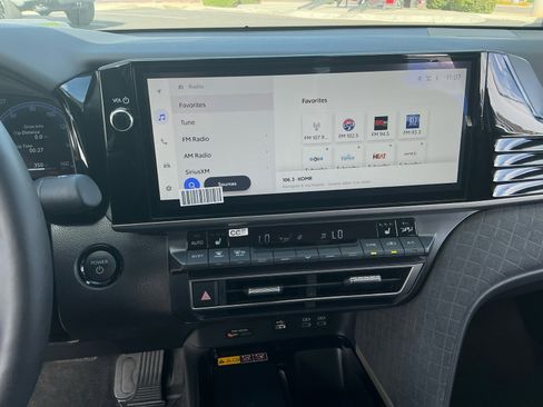 Certified 2025 Toyota Camry XLE image 28