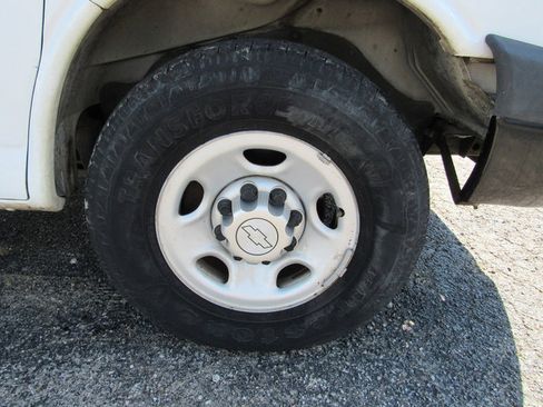 Used 2015 Chevrolet Express 2500 RWD image 10