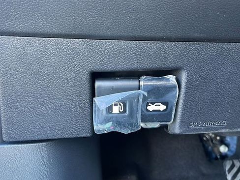 New 2025 Nissan Versa SV w/ Trunk Package FWD image 17