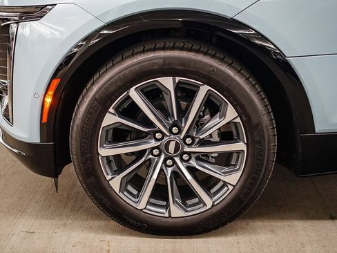 Used 2025 Cadillac Lyriq Sport image 9