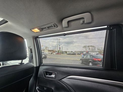 Used 2017 Toyota Highlander SE image 43