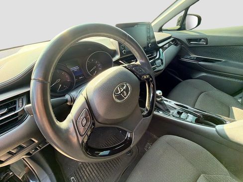 Used 2019 Toyota C-HR XLE FWD image 9
