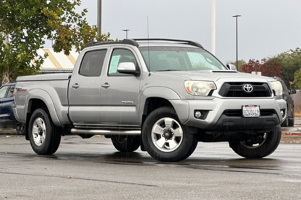 Used 2014 Toyota Tacoma PreRunner w/ TRD Sport Package RWD image 2