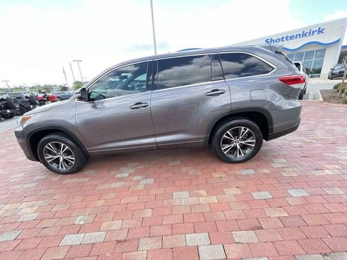 Used 2018 Toyota Highlander LE FWD image 30