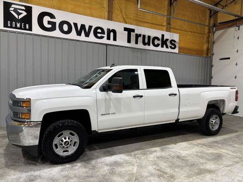 Used 2019 Chevrolet Silverado 2500 W/T AWD/4WD image 4