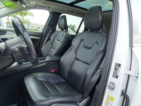Used 2018 Volvo XC90 T5 Momentum w/ Convenience Package FWD image 11
