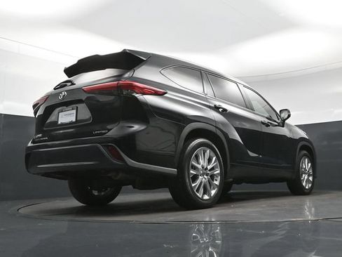 Used 2020 Toyota Highlander Limited FWD image 25