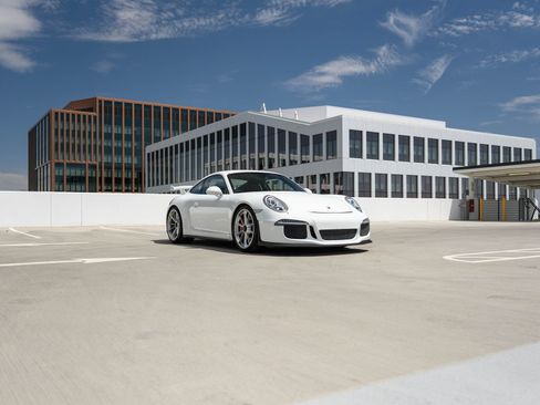 Used 2015 Porsche 911 GT3 RWD image 17