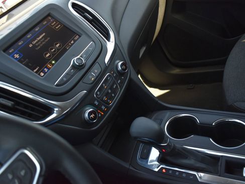 Used 2024 Chevrolet Equinox LT image 25