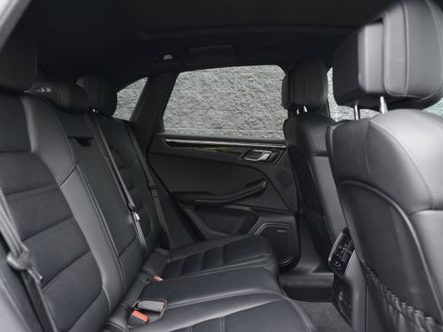 Certified 2026 Porsche Macan Turbo AWD/4WD image 33