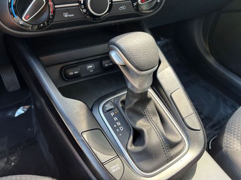 Used 2025 Kia Soul LX w/ LX Technology Package FWD image 40