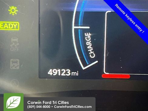 Used 2025 Toyota Camry SE image 2