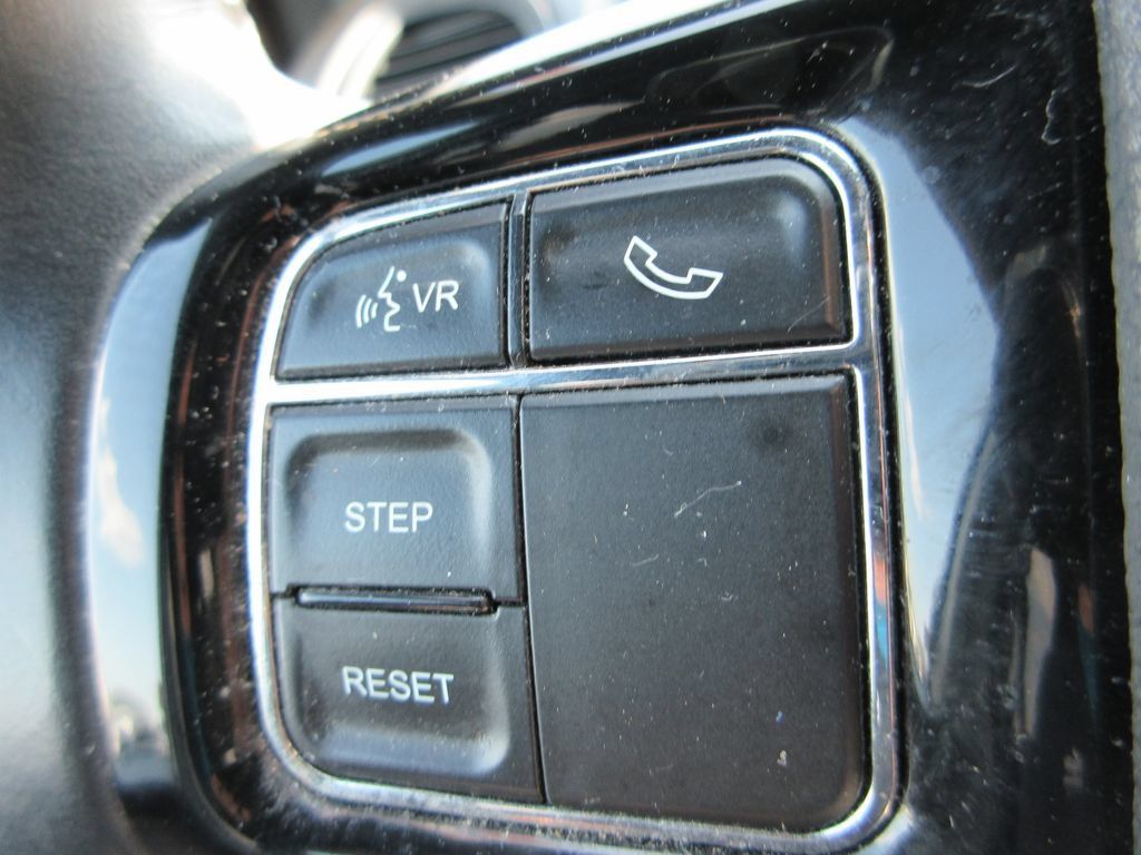 Used 2018 Dodge Grand Caravan SE FWD image 30