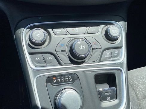 Used 2016 Chrysler 200 Limited w/ Convenience Group FWD image 19