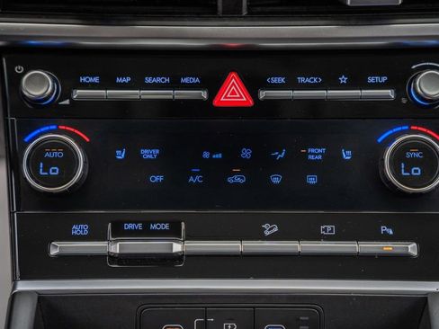 Used 2024 Hyundai Santa Fe SEL FWD image 25