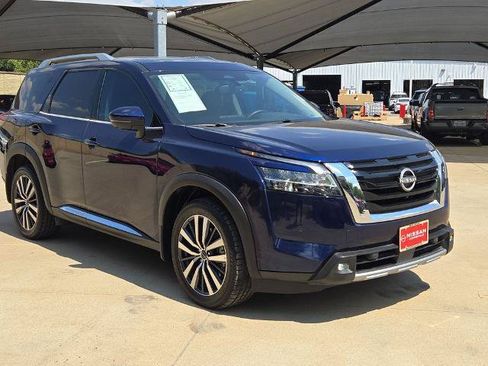 Certified 2022 Nissan Pathfinder Platinum w/ Cargo Package AWD/4WD image 11